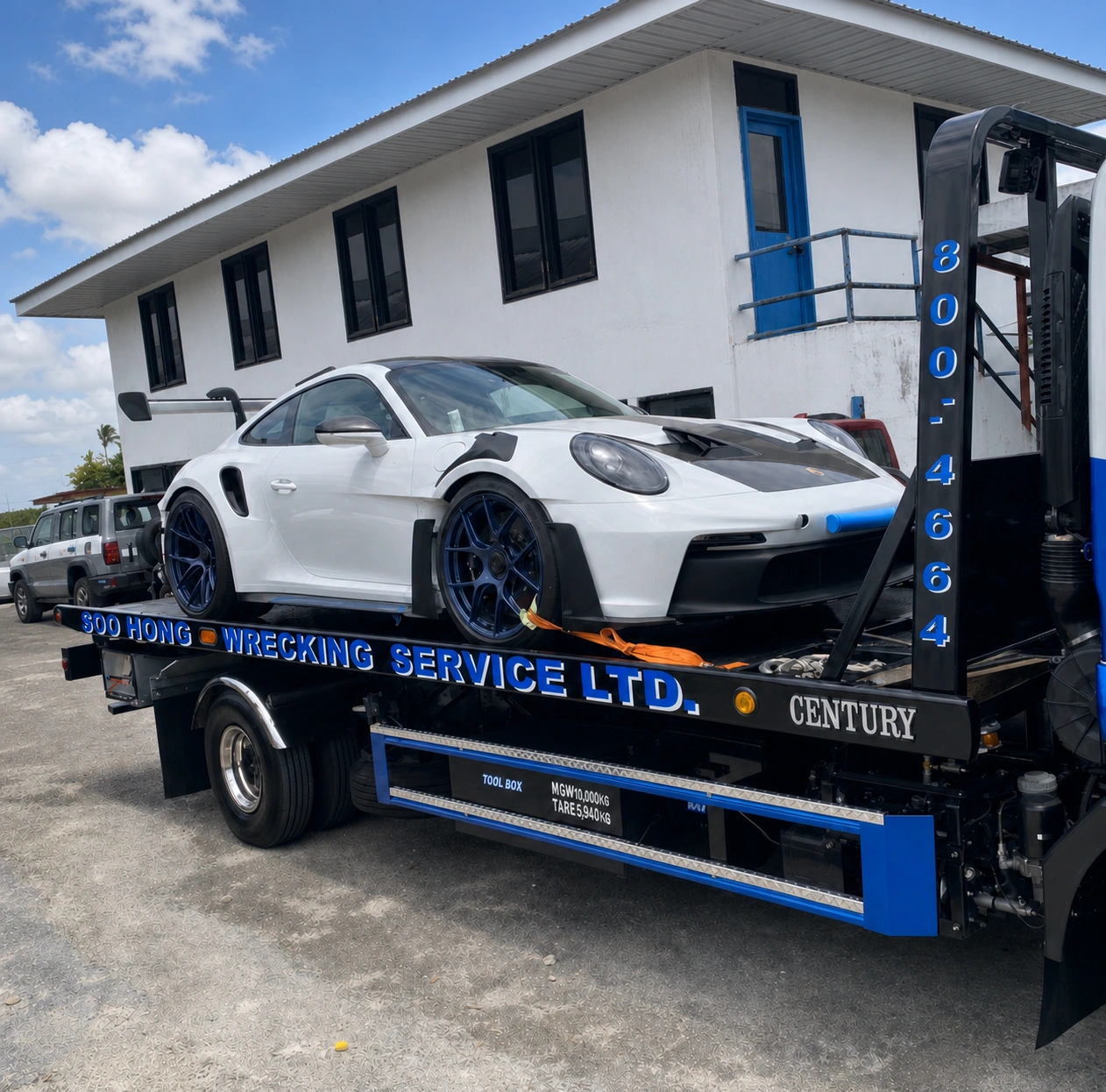 Soo-Hong flatbed transporting a white sports car